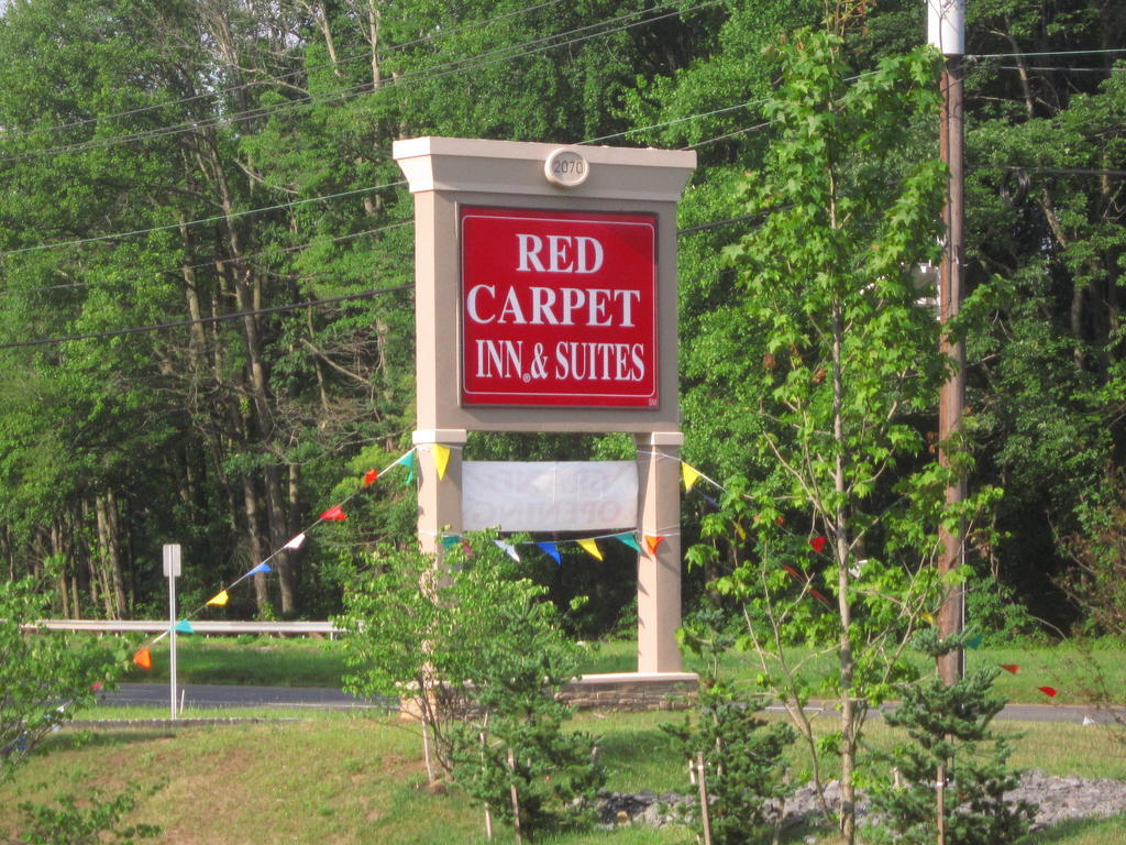 Red Carpet Inn And Suites Monmouth Junction Exterior photo